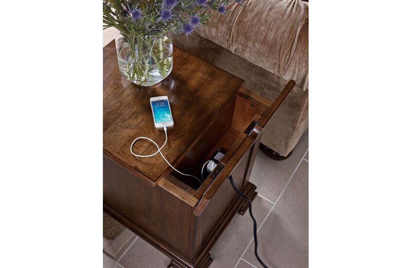 PORTOLONE CHAIRSIDE TABLE Room 2 Print button PORTOLONE CHAIRSIDE TABLE Room 2