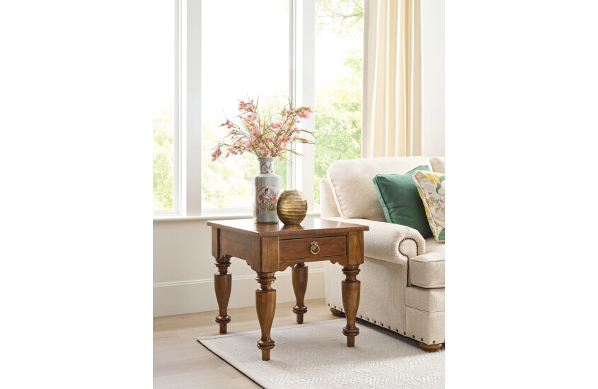 KITRIDGE END TABLE Room